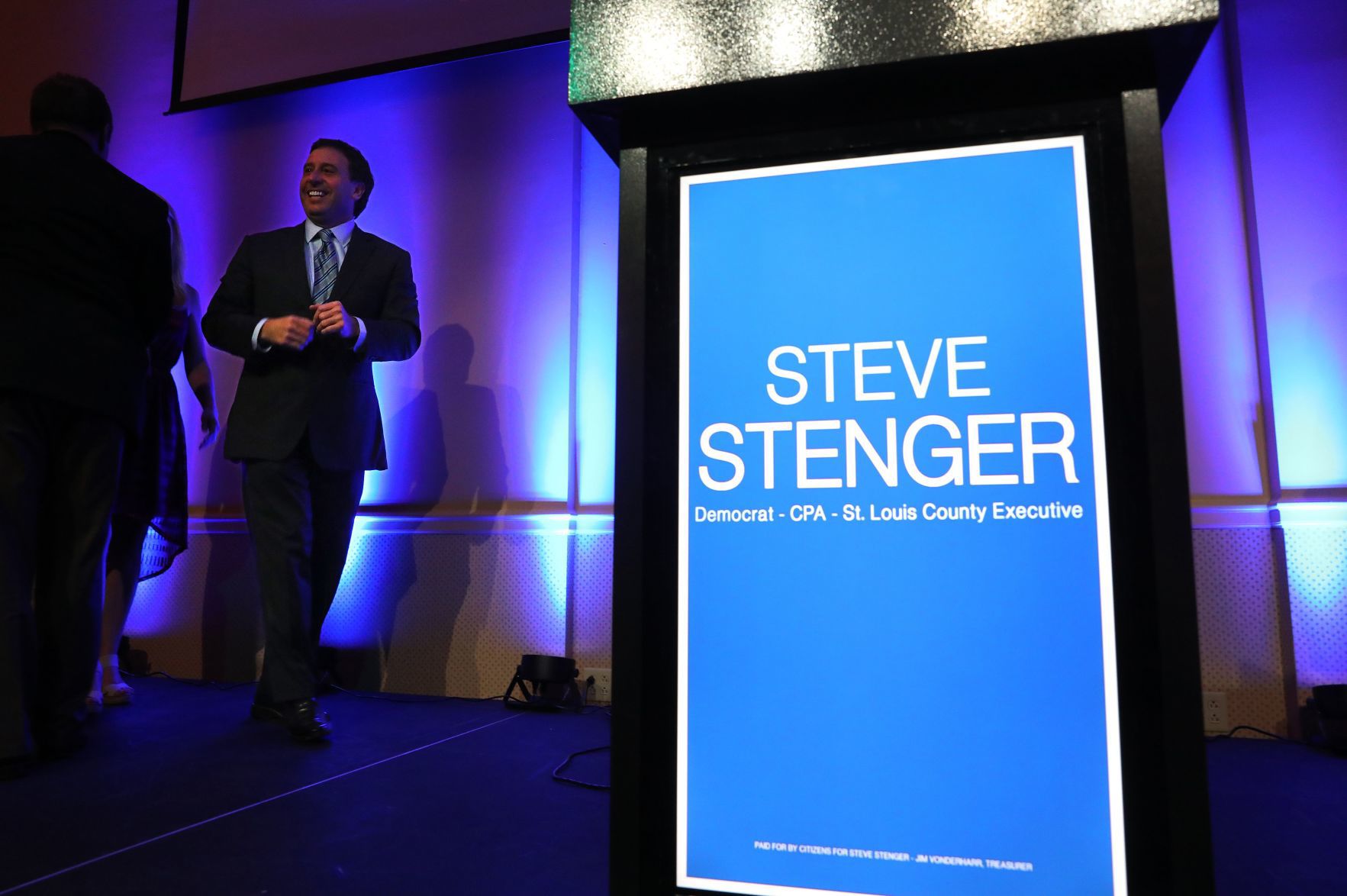 Stenger supporters gather to watch results